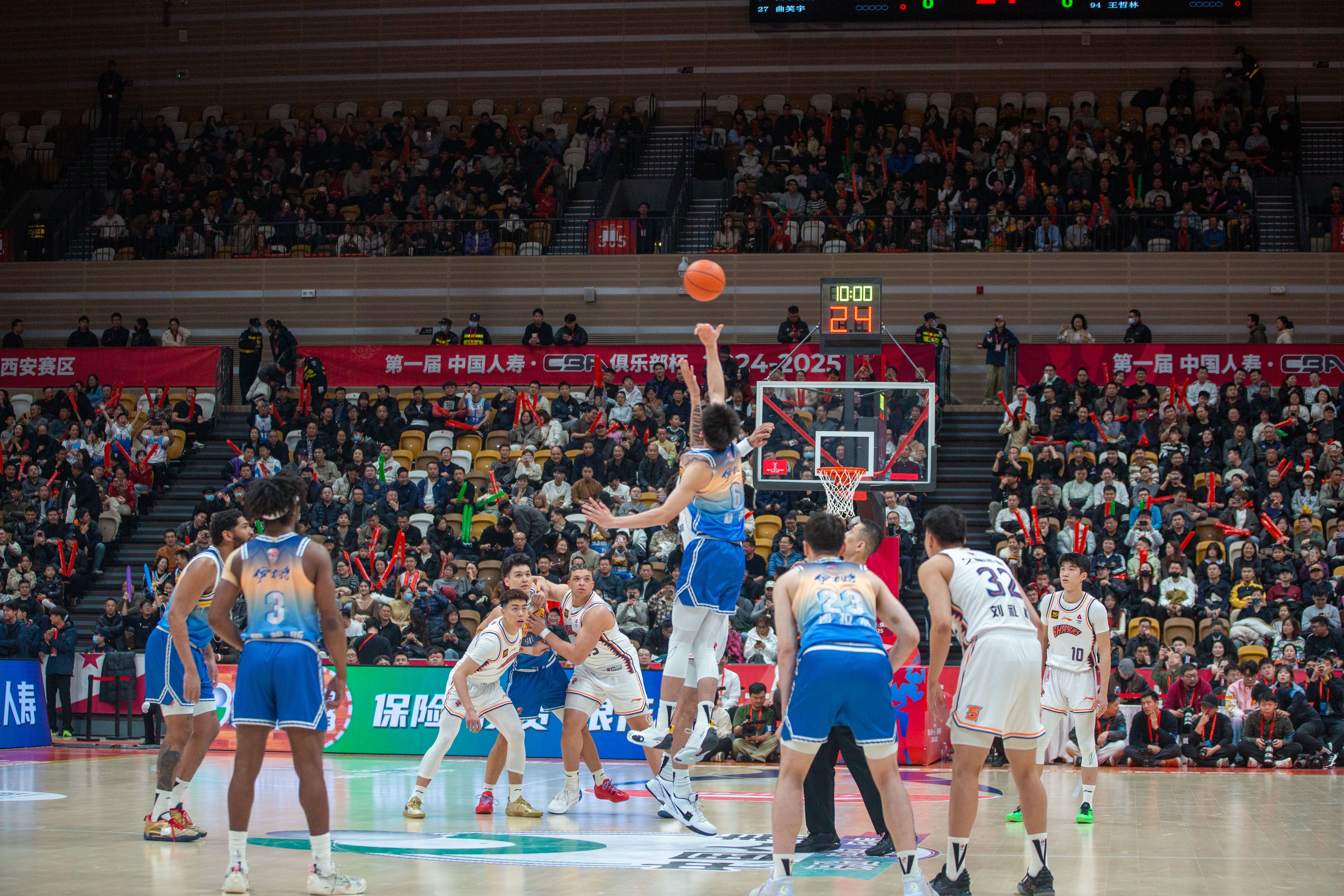 aoa体育-外援表现神勇，队伍险胜对手的简单介绍