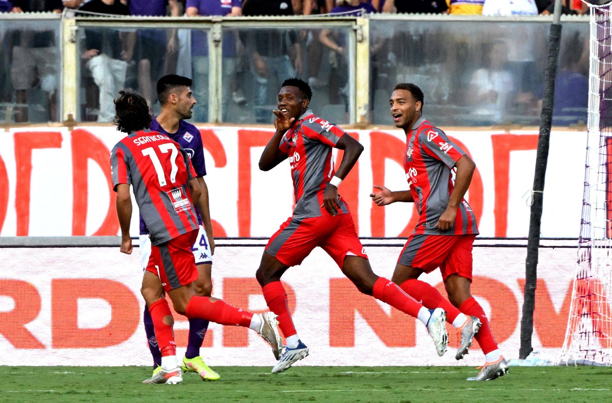 aoa体育新闻-包含帕尔马客场击败对手,逐渐找回胜利节奏的词条