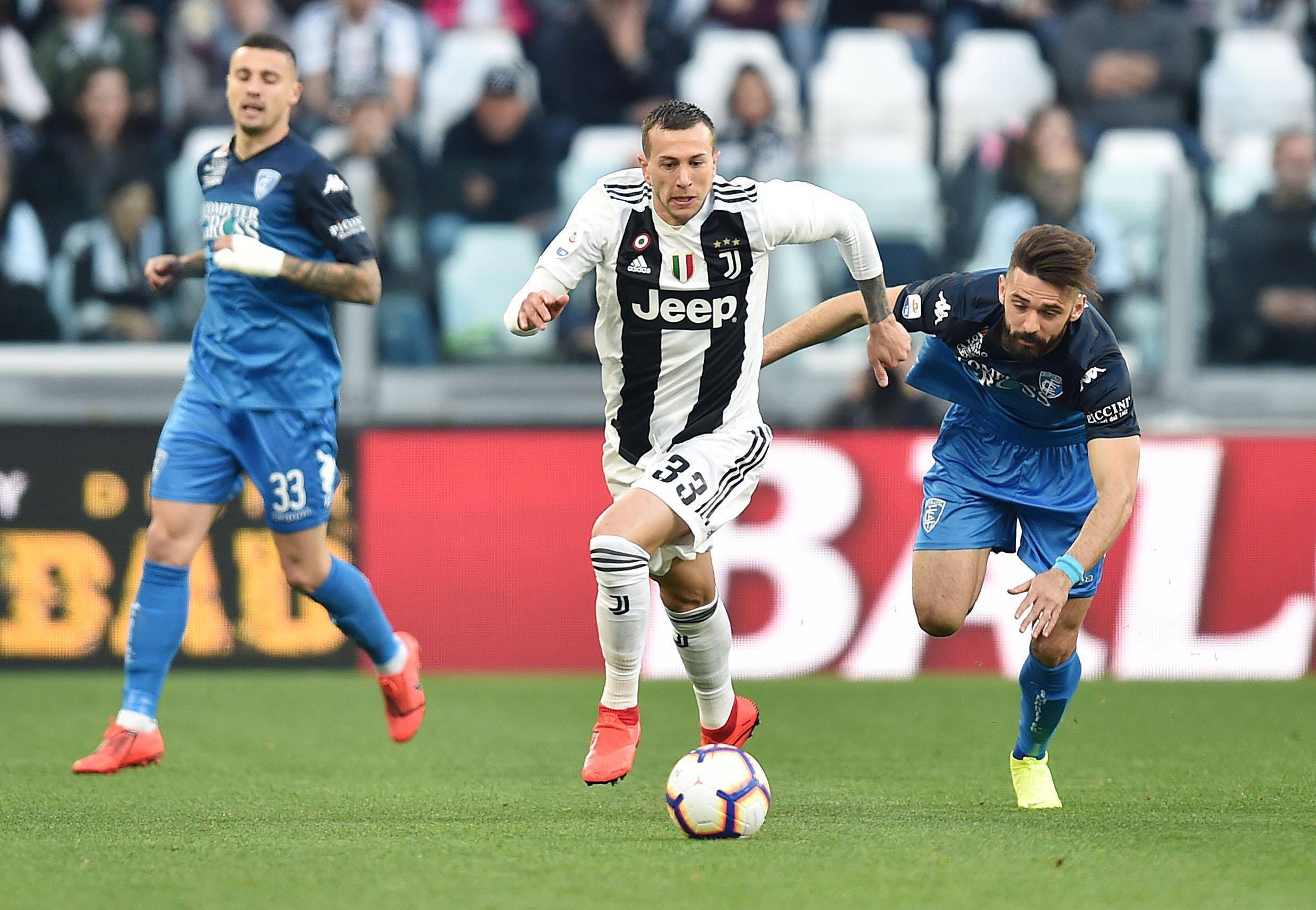 aoa体育官网-尤文主场击败巴黎,晋级半决赛