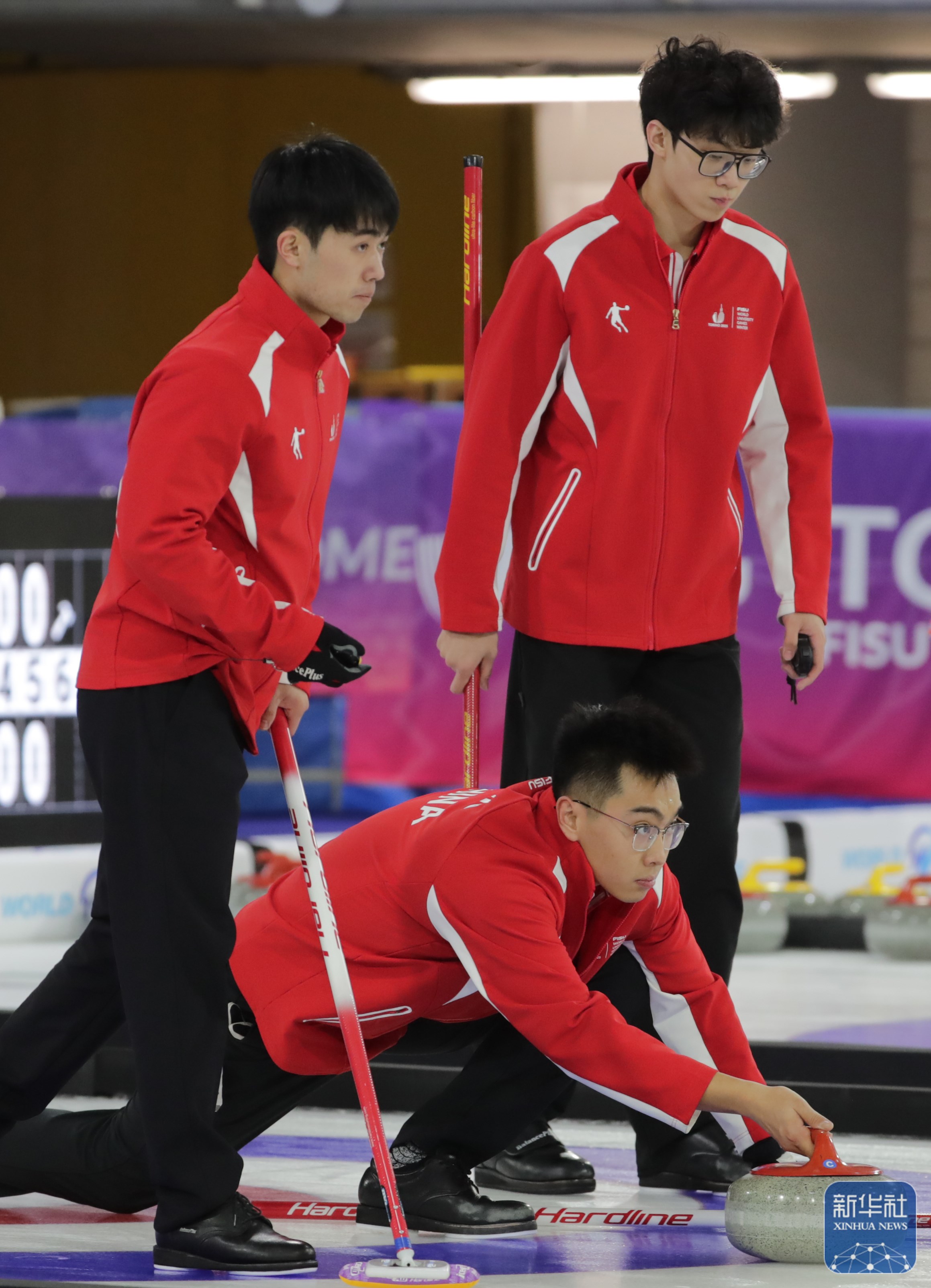 aoa体育视频-选手全力以赴,不畏强手争夺荣誉