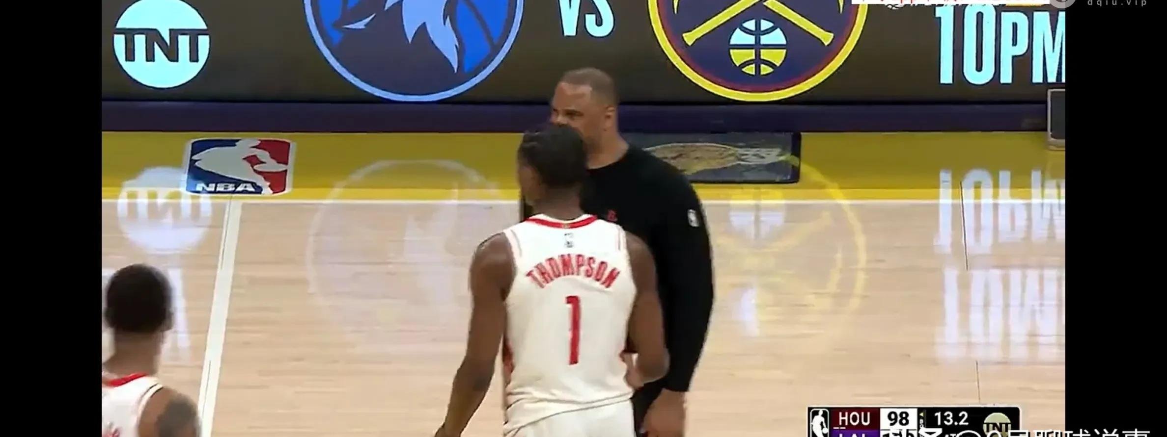 关于湖人犯规吹哨,遭遇两连败的信息 关于湖人犯规吹哨,遭遇两连败的信息