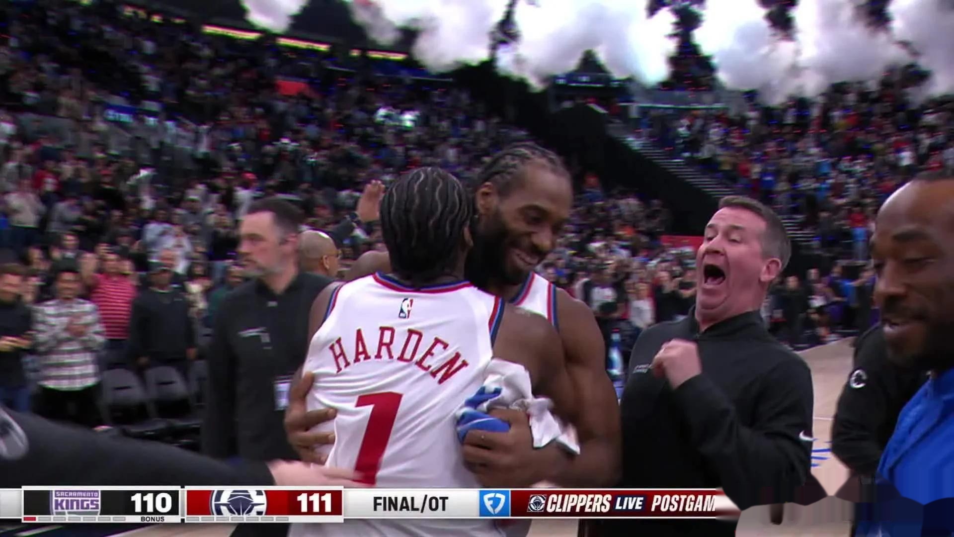 快船击败山猫,伦纳德关键封盖。 快船击败山猫,伦纳德关键封盖。