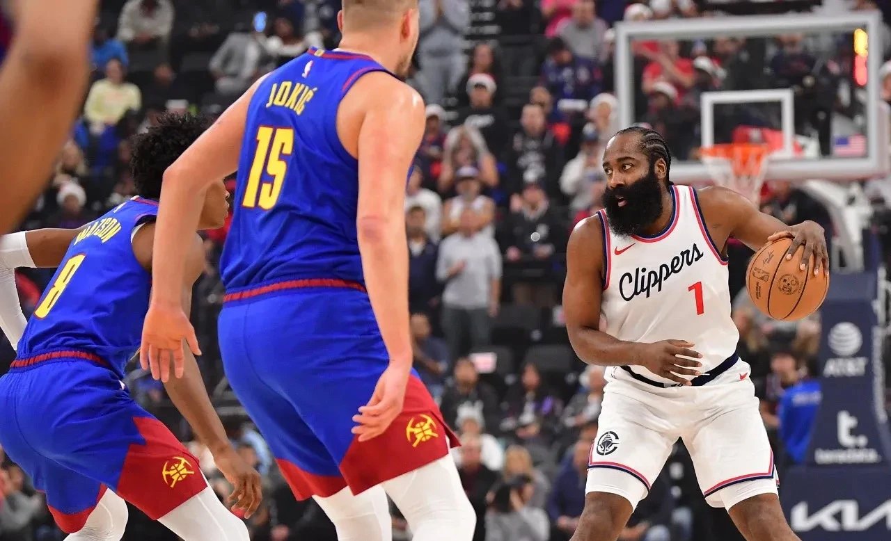 aoa体育直播-快船擒胜独行侠,莱昂纳德全场砍下35分领队赢球