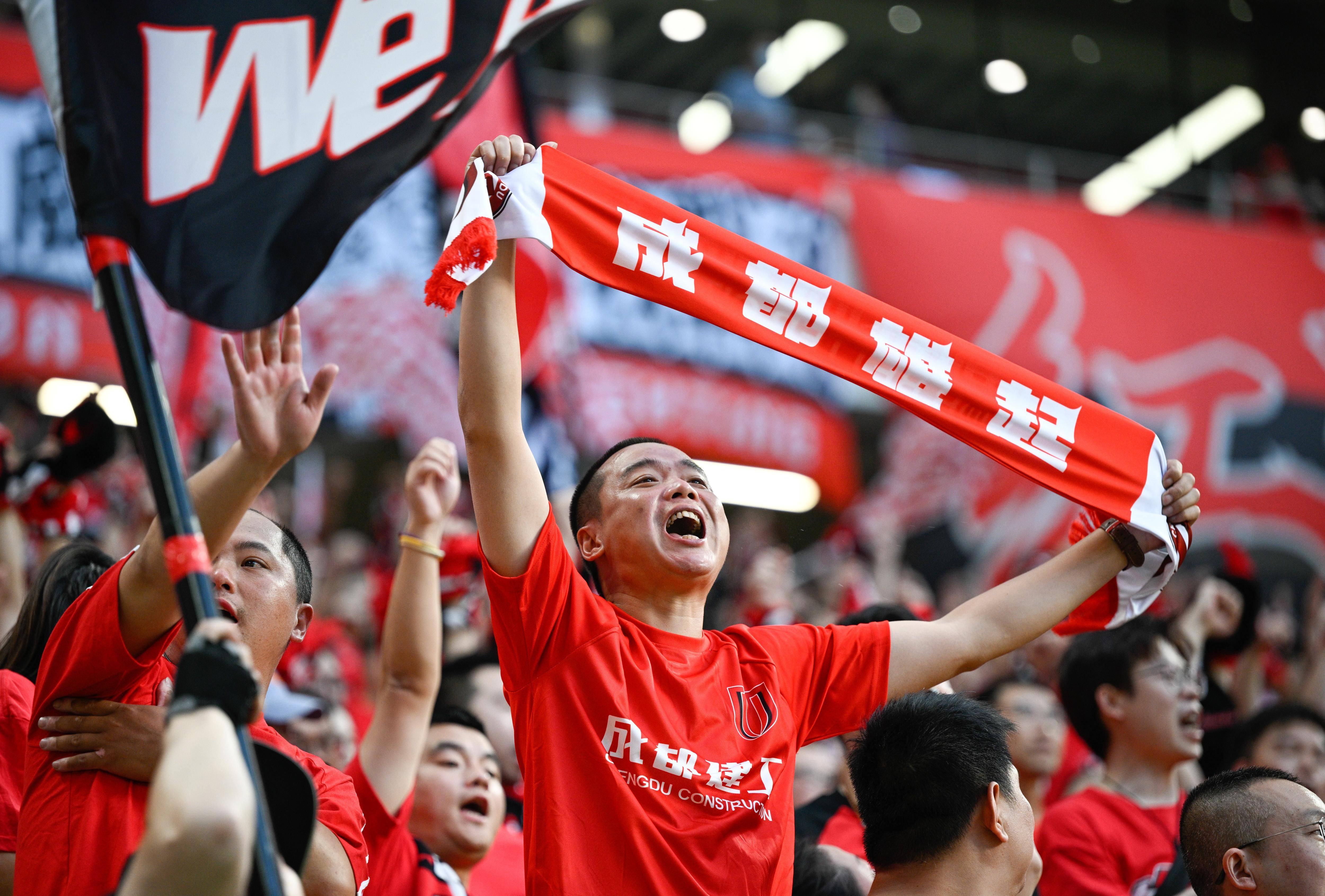 包含高光时刻!全场球迷沸腾热情高涨的词条