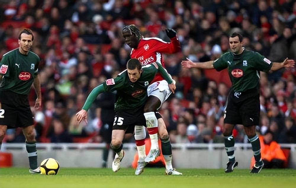 切尔滕斯阿姆遭遇逆袭,降级压力不减 切尔滕斯阿姆遭遇逆袭,降级压力不减