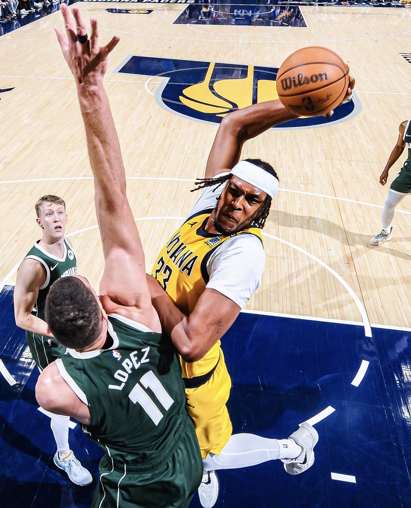 雄鹿后卫表现抢眼,有望成为球队新一代核心 雄鹿后卫表现抢眼,有望成为球队新一代核心