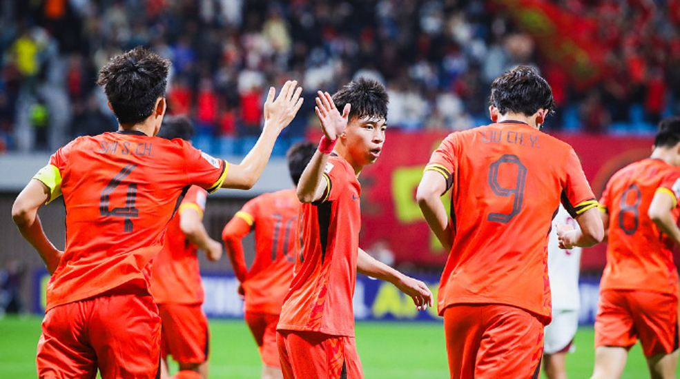 aoa体育课程-包含国内足球赛事再度引发狂热,球队备战气势如虹的词条