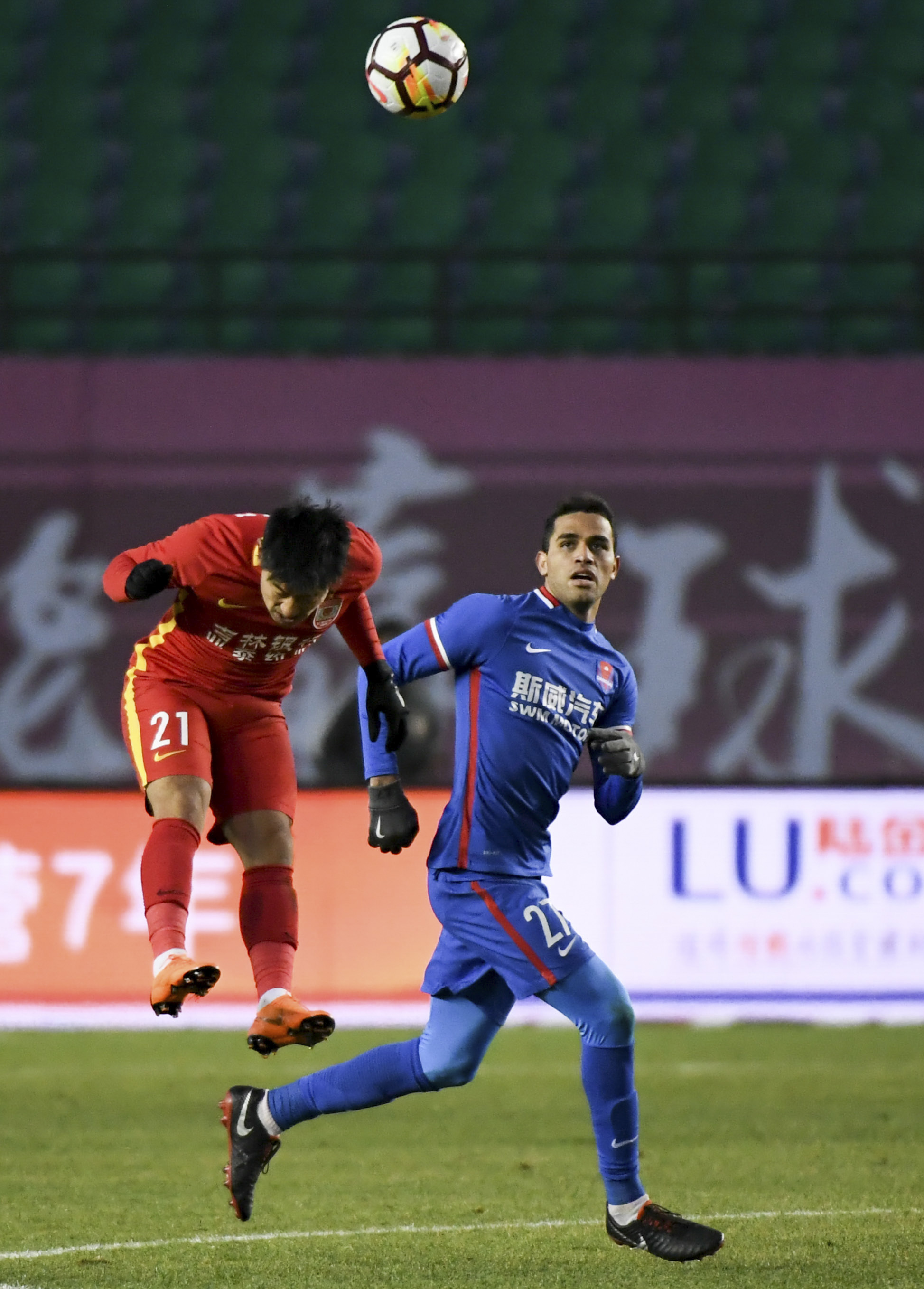 重庆斯威客场不敌山东鲁能，呈现低迷状态的简单介绍