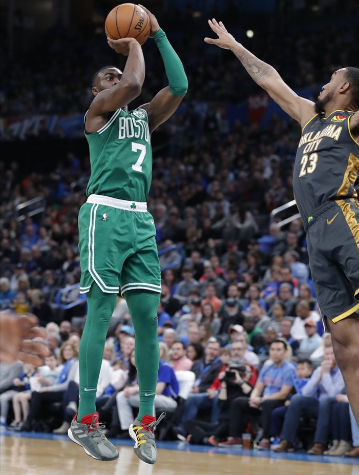 猛龙全队状态火热，击败人领先东部