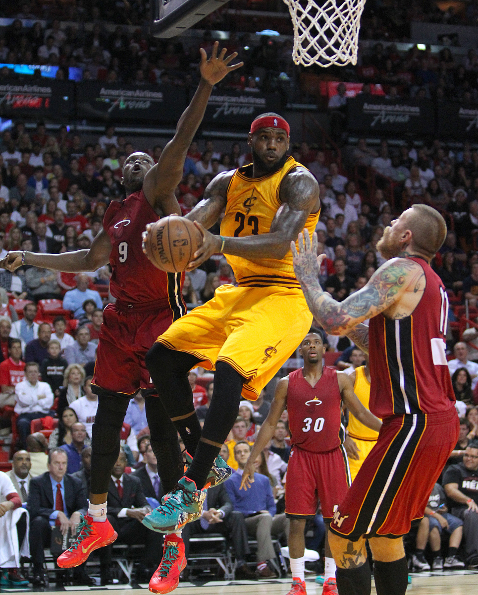 aoa体育新闻-关于球队实力碾压对手，篮球赛场上一边倒胜利的信息