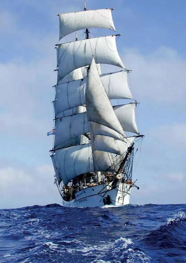 荷兰帆船运动员迅捷出击，登上领奖台！